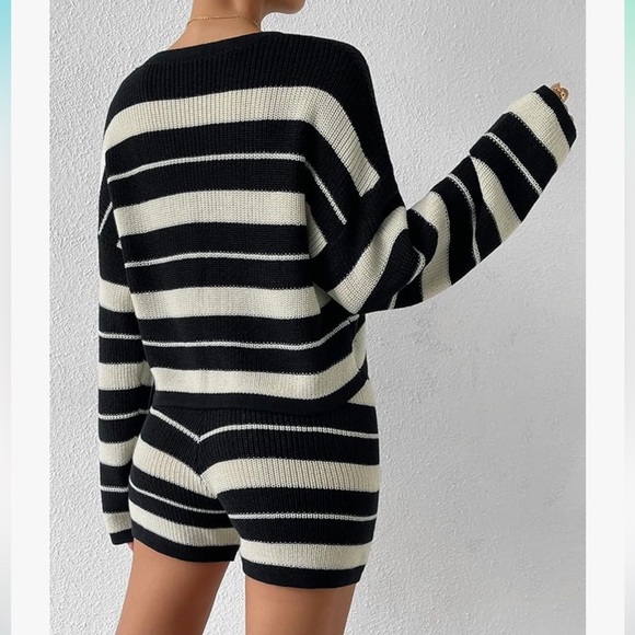 Black White Striped Crew Neck Sweater sz Large - Picture 4 of 7